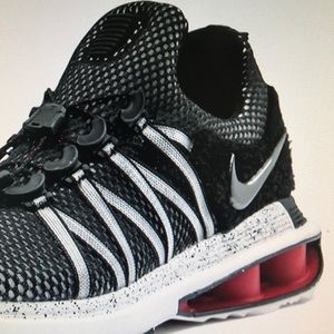 NIKE SHOX GRAVITY Sneakers